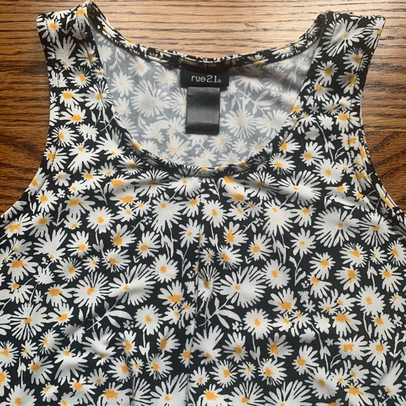 Daisy Tank - Picture 2 of 3